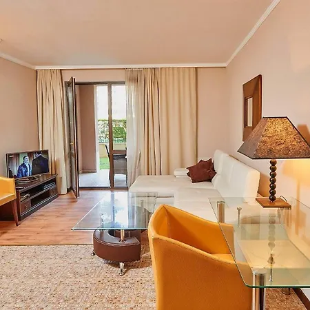 Апартамент Freedom Beach With Pool, Gym And Free Transfer